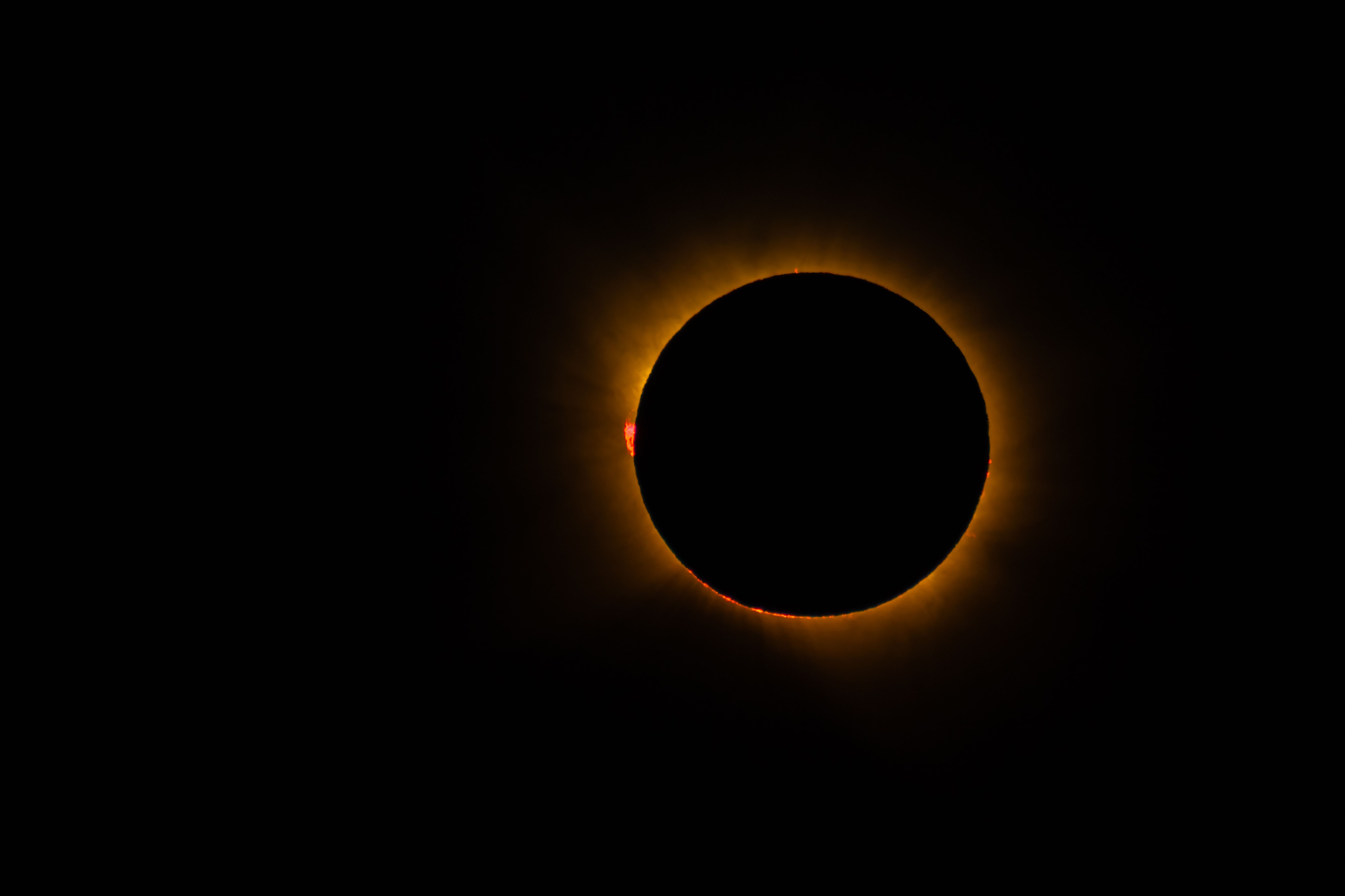 Total solar eclipse and solar corona